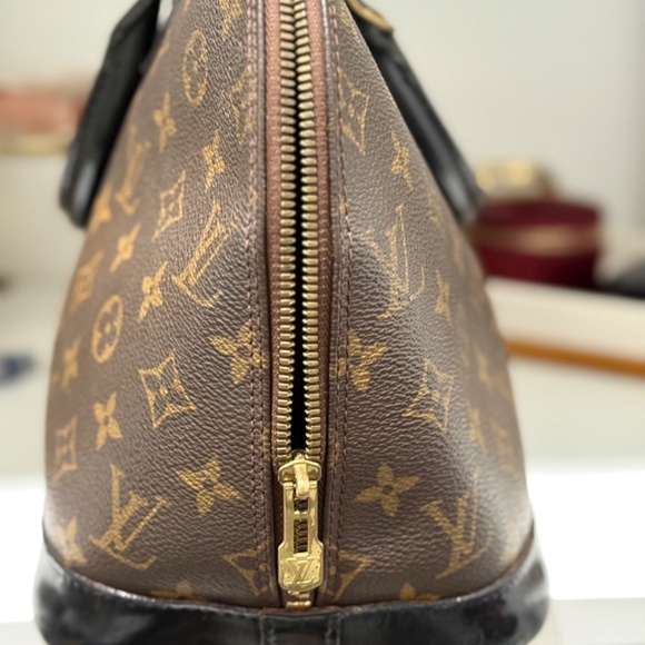 Louis Vuitton Alma *Dyed Leather* - Picture 5 of 6